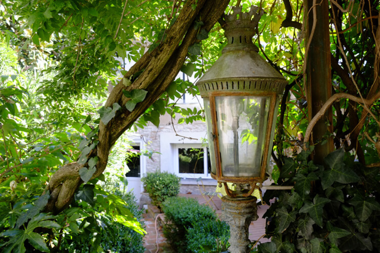 The green courtyard of our guest house in Castres