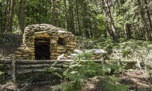 Une cabane dans le sentier de découverte de la sagne de Puech Balmes